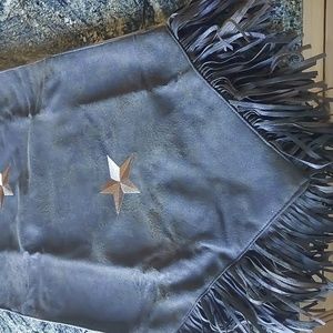 Hiend Accent Laredo table runner - NWT